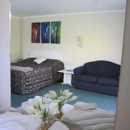 Camellia Court Motel Лоуър Хът Стая снимка