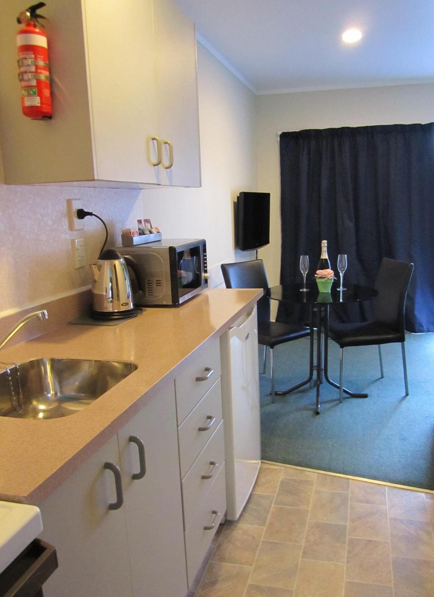 Camellia Court Motel Лоуър Хът Стая снимка