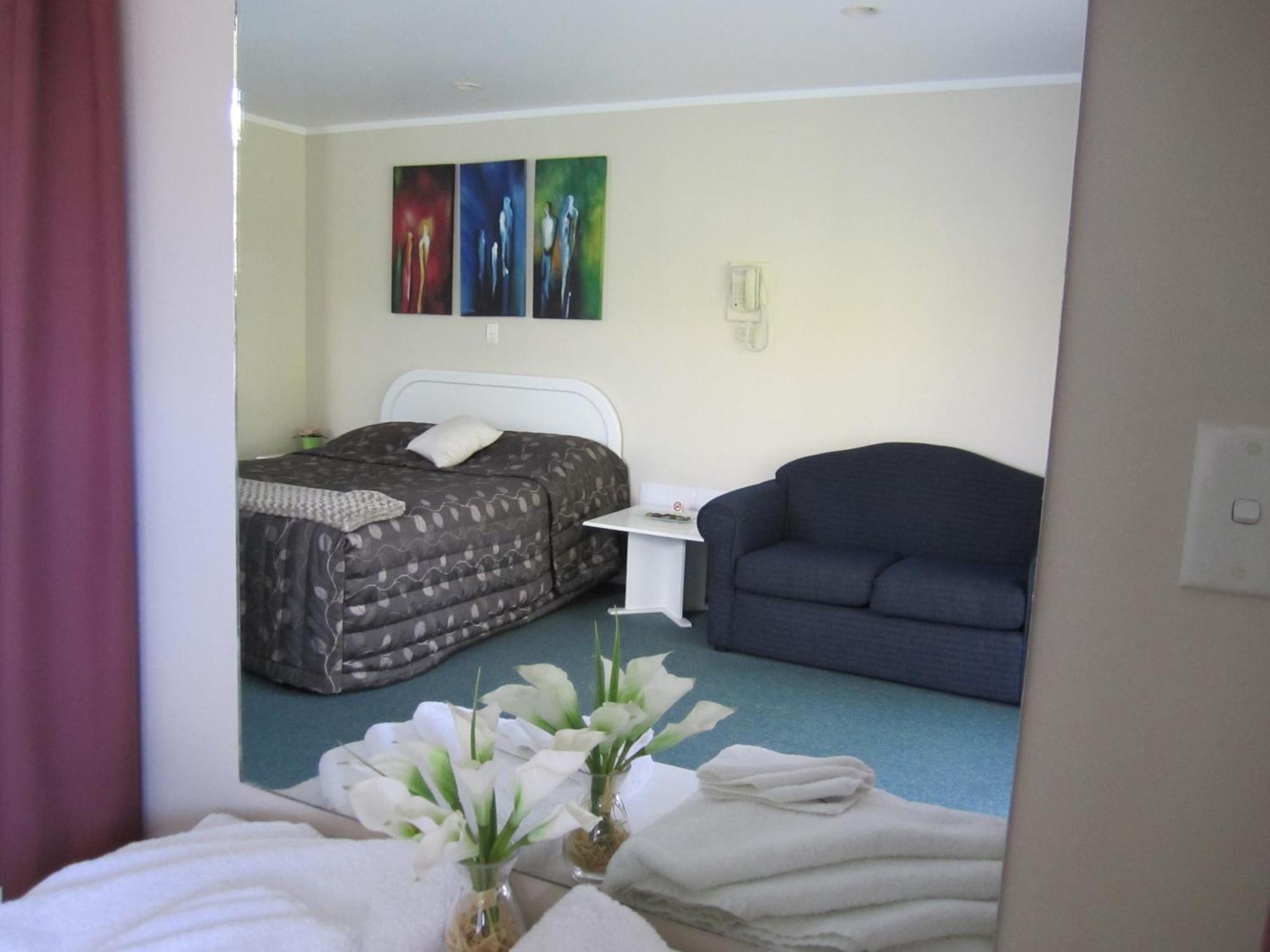 Camellia Court Motel Лоуър Хът Стая снимка